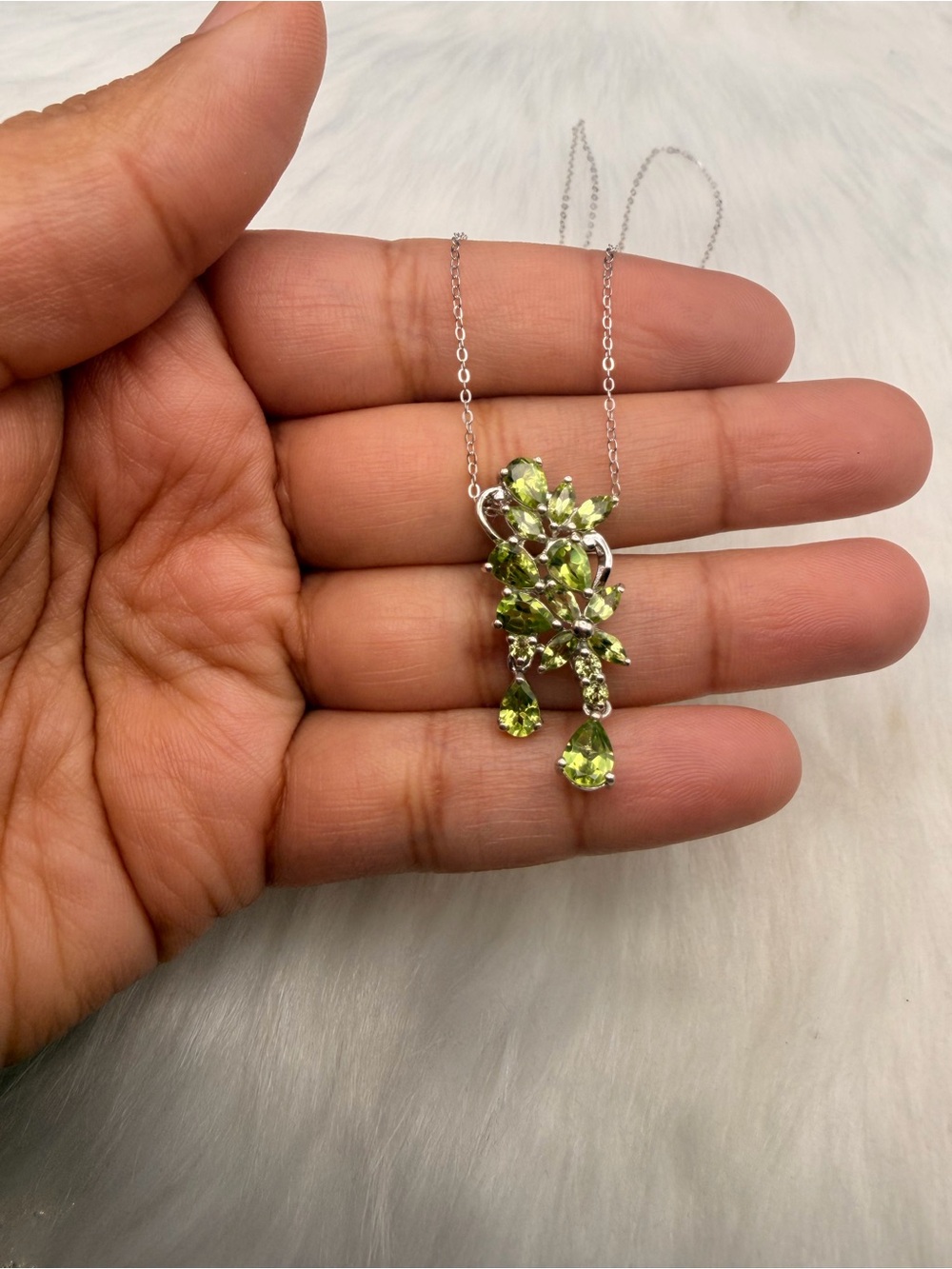 925 Sterling Silver Peridot Pendant & 20” Chain.